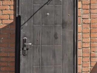 Дверь металлическая входная б/у 1000 руб