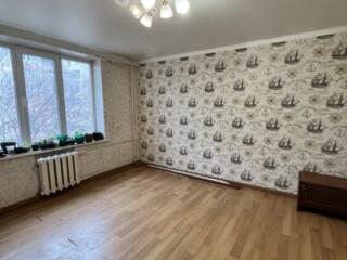 Продается 2-х комнатная квартира возле Бани.