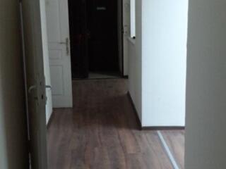 31905Продаётся нежилое помещение в центре ...