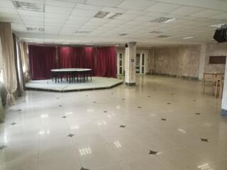 Сдам помещения для торжеств, оборудованную кухню.