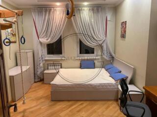 Простора 4-кімнатна квартира в новому будинку м. Контрактова пл. ...