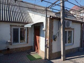 Современный дом с участком на Хуторской