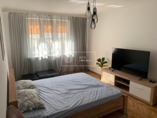 Vă propunem spre chirie apartament cu 2 odăi şi living, amplasat în ..