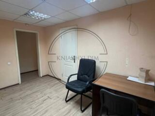 Пропонується в оренду приміщення офіс 100 кв.м по вул. Антонова 20, ..