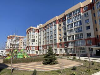 В продаже двухкомнатная квартира в новом сданном доме в пгт.Таирова. .