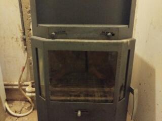 Печь камин на дровах и проточный водонагреватель, бачок от унитаза