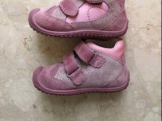 Продаются лёгкие фирменные ботиночки