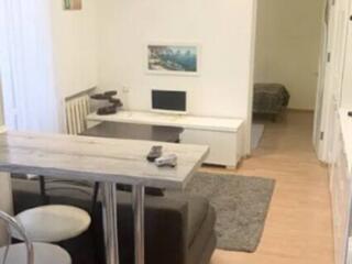 Предлагается к продаже красивая квартира с дорогим ремонтом на улице .