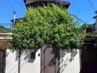 Предлагается к продаже двухэтажный дом с балконом, собственным ...