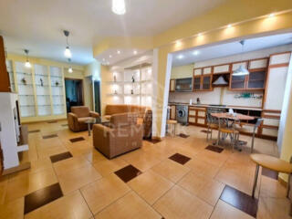 Se vinde apartament cu 3 camere cu vedere spre bd. Ştefan cel Mare. ..