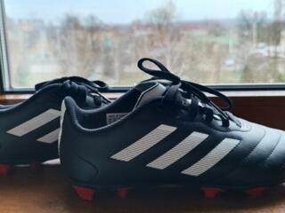 Продам бутсы для футбола, Adidas оригинал, размер 36.