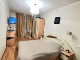 Продается большая 4-х комнатная квартира. Красные казармы.