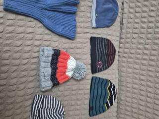 Caciulite si manusi pentru baietei si fetite