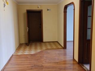 Продается 3КОМ Чешка в Центре р-н 9шк с кухней 13м2