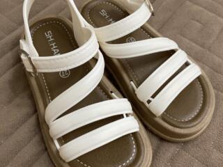 Продам босоножки 100руб