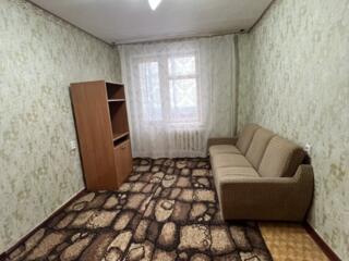 Двухкомнатная в жилом состоянии! Крикова!