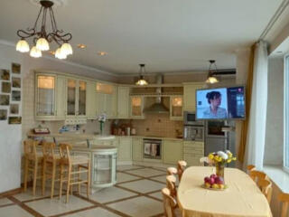 Продам большую квартиру 210 кв. м., 14/14, новый дом, жк Белый Парус.