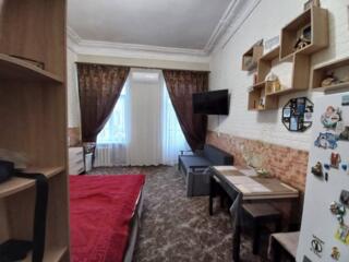 Предлагается к продаже комната в коммунальной квартире в центре ...