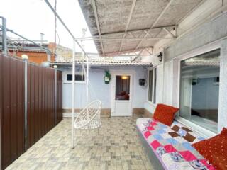 Продам часть дома на Слободке, район рынка .