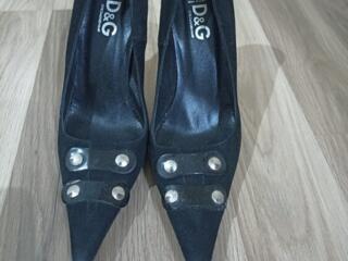 Босоножки Prada, туфли Màngo, кроссовки Nike, Adidas