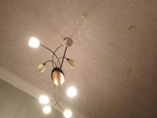 Продам люстру