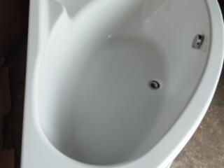 Продам угловую ванну.