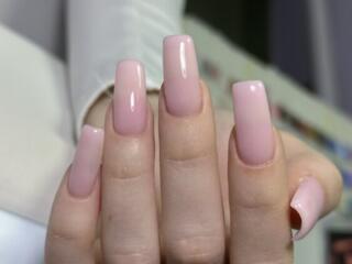 Покрытие и наращивание ногтей