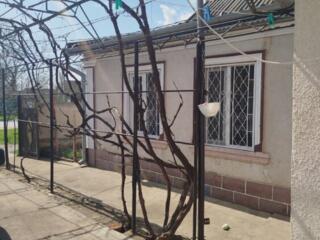 Уютный жилой дом в Центре села Чобручи.