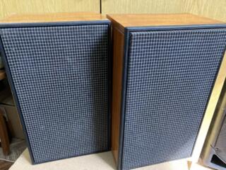 Корпуса колонок (разные) в хорошем состоянии.