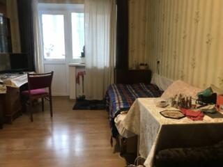 Продается двухкомнатная квартира, площадь 10 апреля, парк Победы, ...