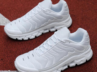 Продаются новые Кроссовки 450