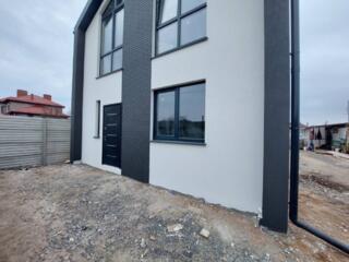 Предлагается к продаже просторный современный новый дом в Лесках. ...