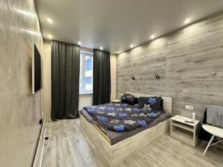 Продам однокомнатную квартиру в ЖК " Михайловский". Цена 425