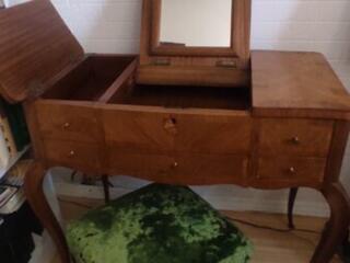 Туалетный столик