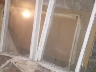 Оконная рама со стеклом