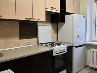 Кирпичный дом. Комнаты раздельные. Два балкона. Бель/10. 50/27/8.