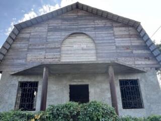 Недостроенный дом на центральной улице Вулканешт.