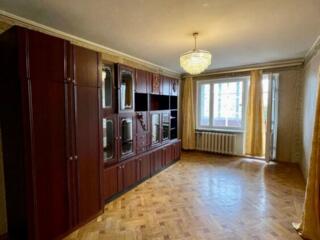Продам 2-комнатную квартиру на М. Жукова / 13 линия трамвая.