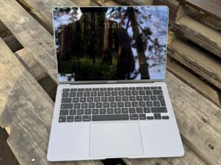 Продам Macbook Air 13 8/256 состояние новое 15 циклов