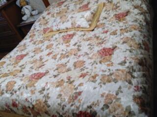 Покрывало, подушки постельное бельё, махр. простынь, одеяло, полотенца