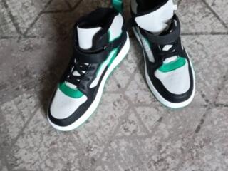 Кроссовки демисезонные