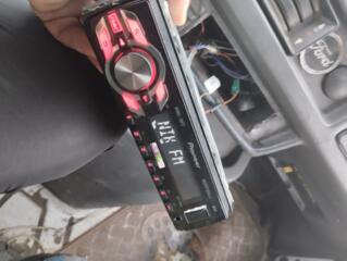 Продам автомагнитолу pioneer DEH 1400ub