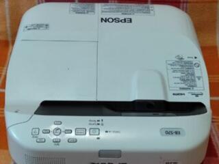 Надежный короткофокусный проектор Epson, пульт, гарантия, тест, чек