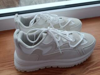 Женская обувь в отличном состоянии и новая.