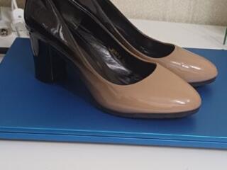 Продам новые туфли лакированные красивые недорого