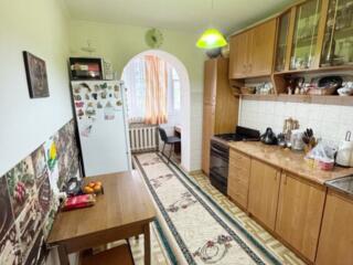 2-комнатная 5/9 Чешка ул. Ларионова (60 кв. м. ) Торг!