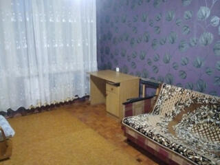 Сдам семейным квартиру: стиралка, бесплатный интернет, 100 $ + усл.