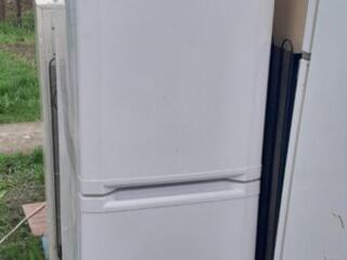 Продам холодильник на запчасти.