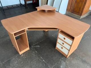 Продам компьютерный стол