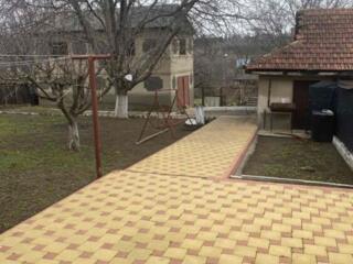 Vindem o casă în Yaloveni. Pe strada Moldova 11. În stare bună. Ieftin